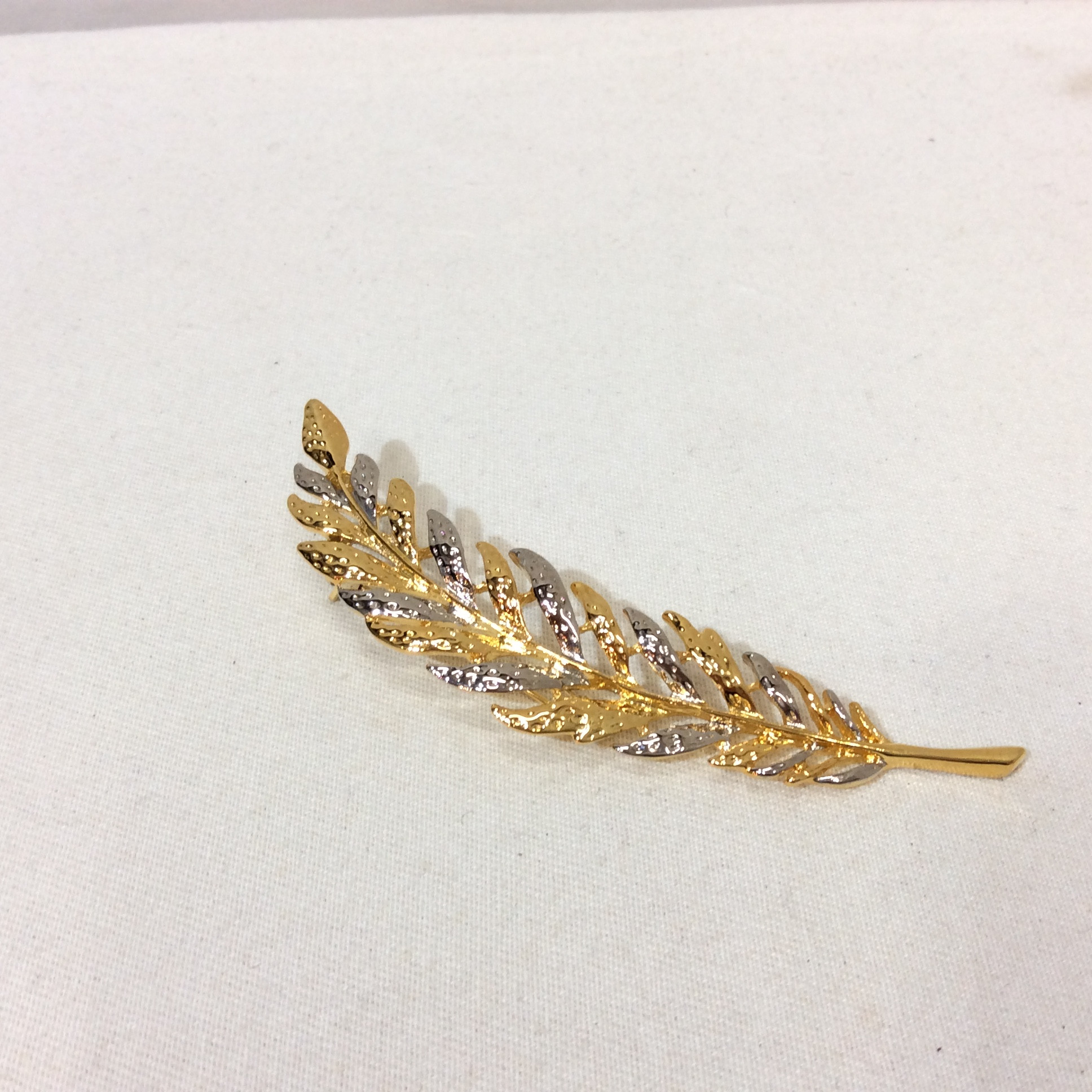 ファッションブローチ  葉
