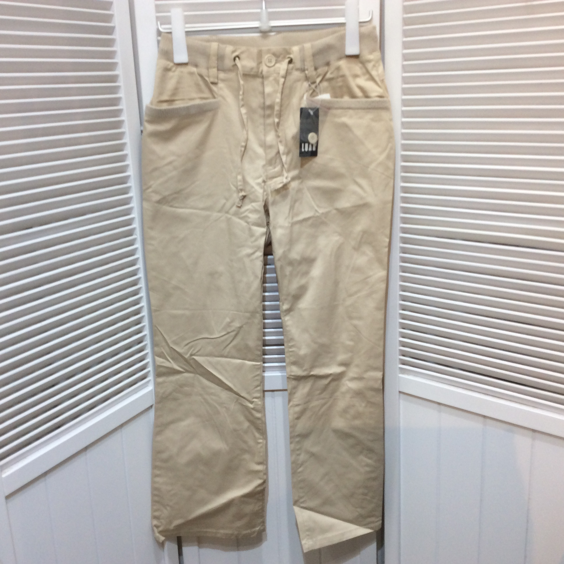 未使用☆ベルーナ ストレッチパンツ L ベージュ
