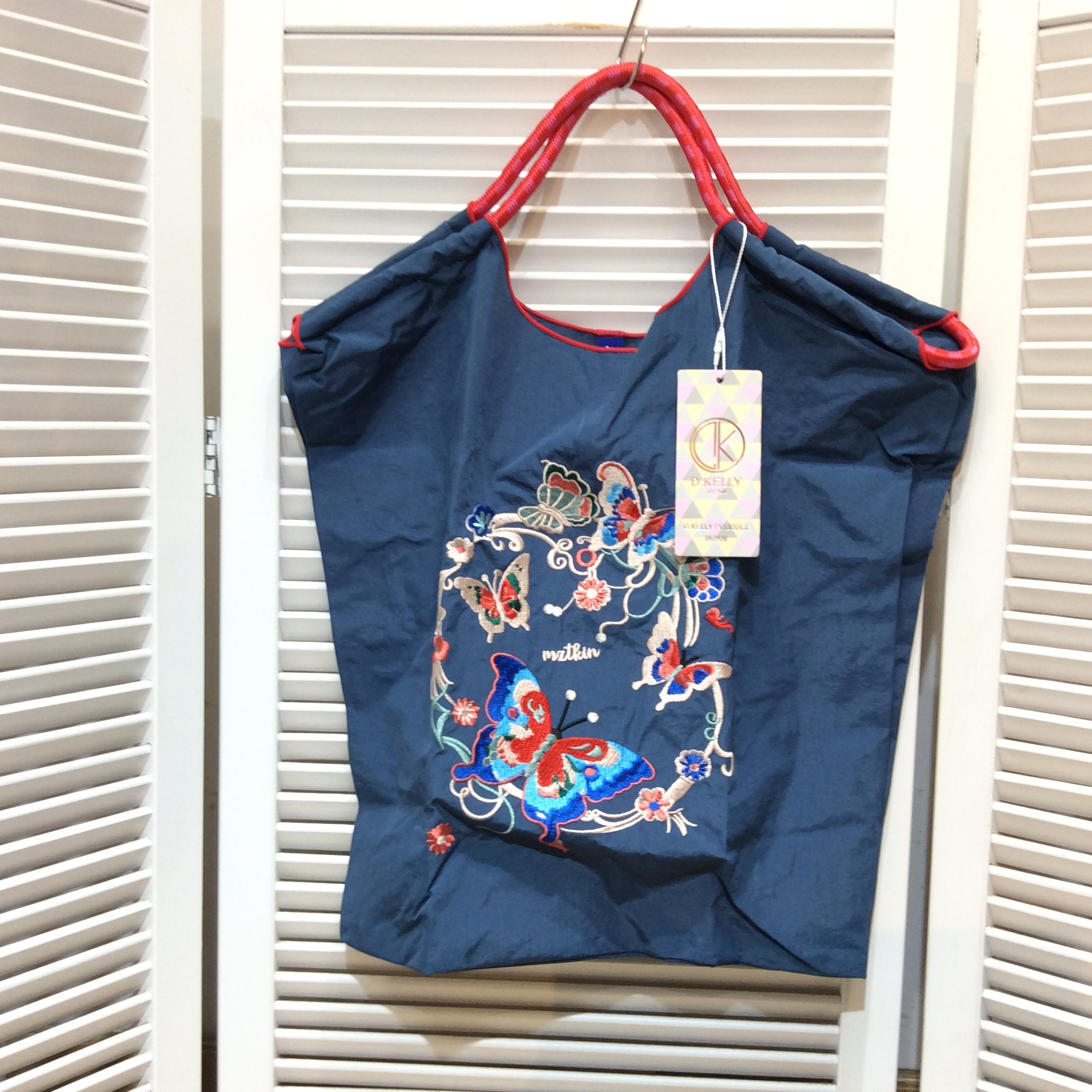 新品 D.KELLY 刺繍トートバッグ  ブルー／バタフライ