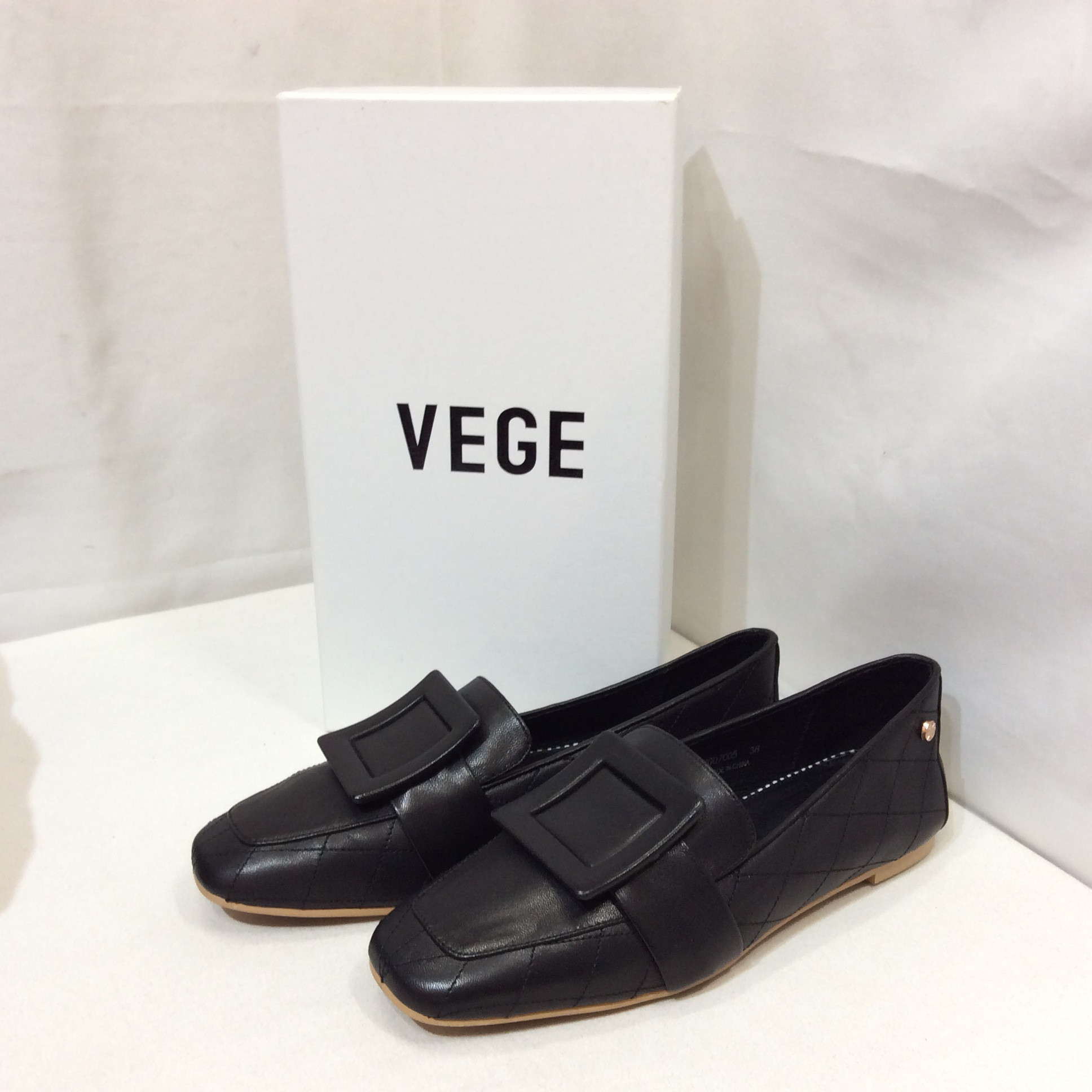 VEGE フラットシューズ  38(24.0) ブラック／キルティングタイプ  美品