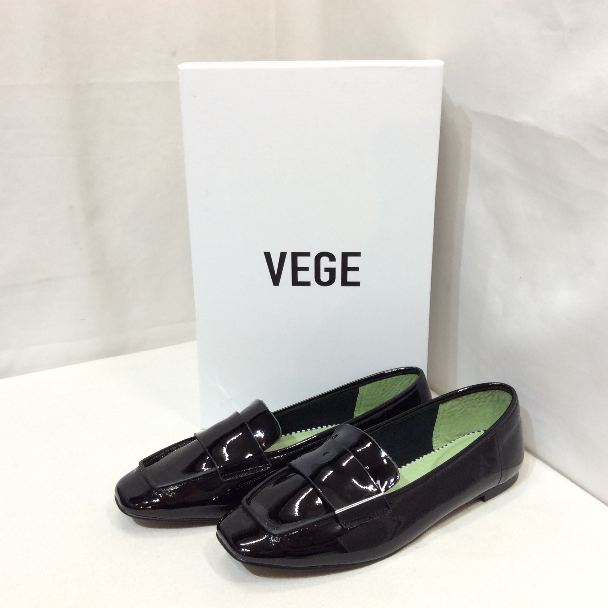 未使用 VEGEエナメル フラットシューズ  38(24.0) ブラック
