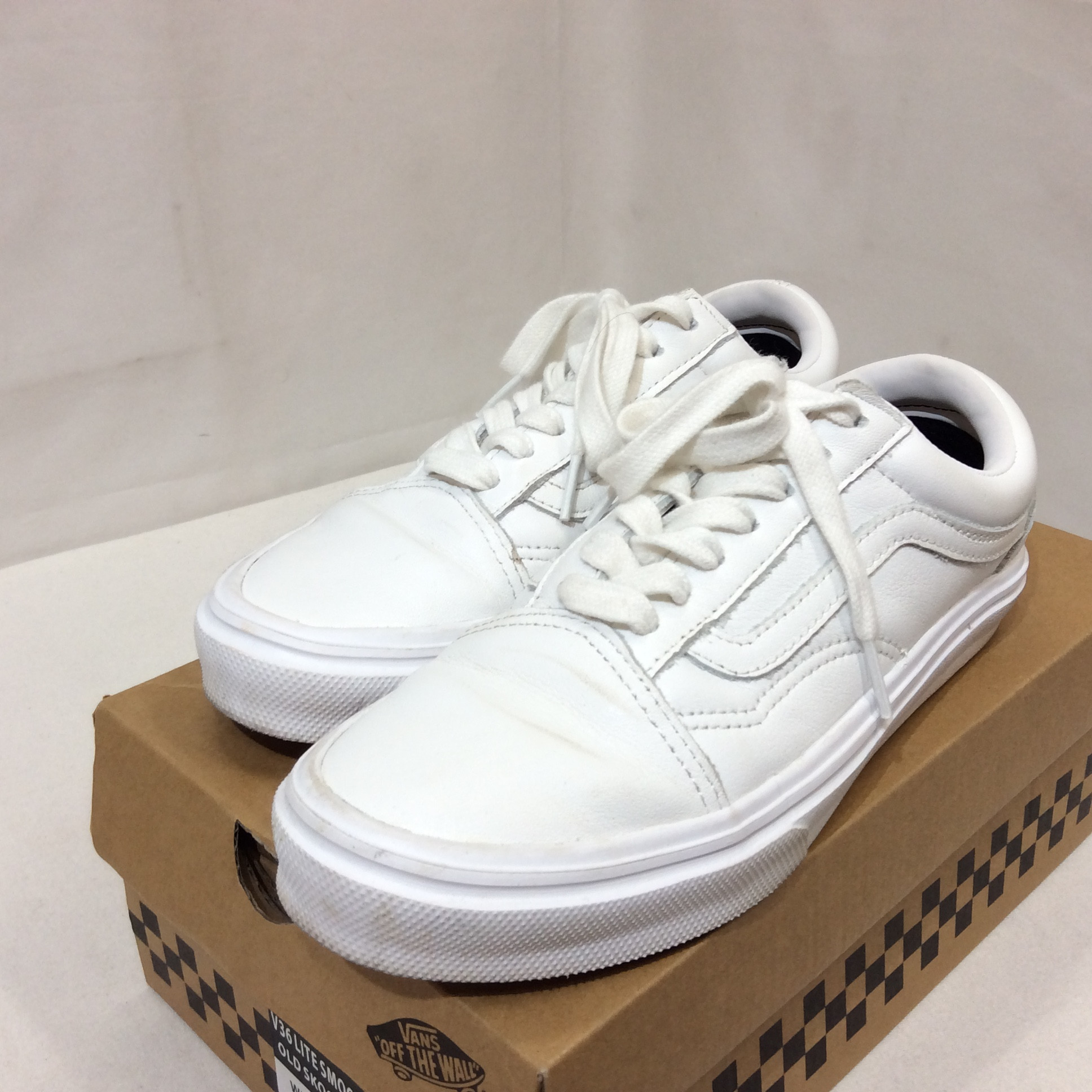 VANS レザースニーカー  23.5cm ホワイト  箱付き