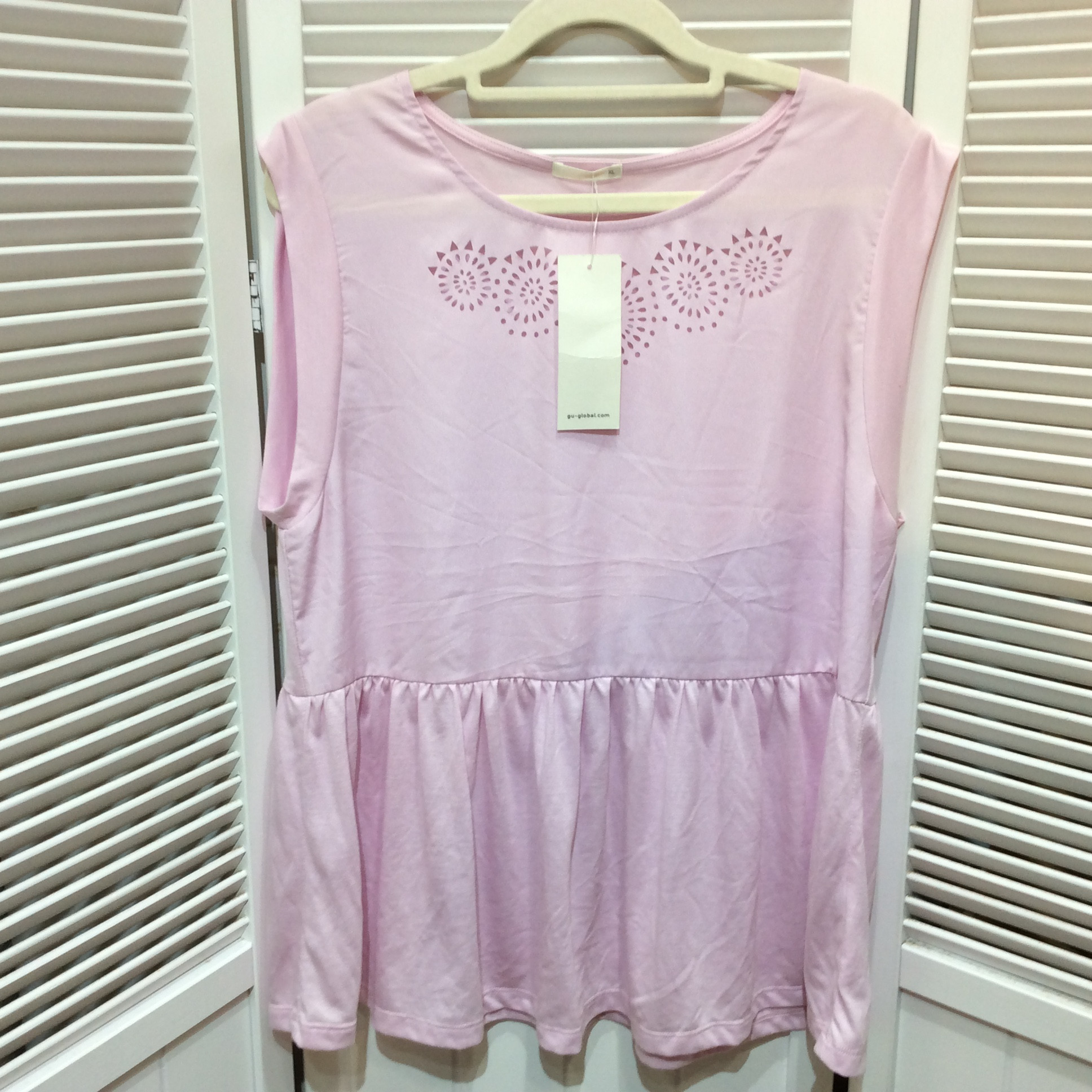 未使用☆GU ジーユー カットワークT XL PINK ピンク
