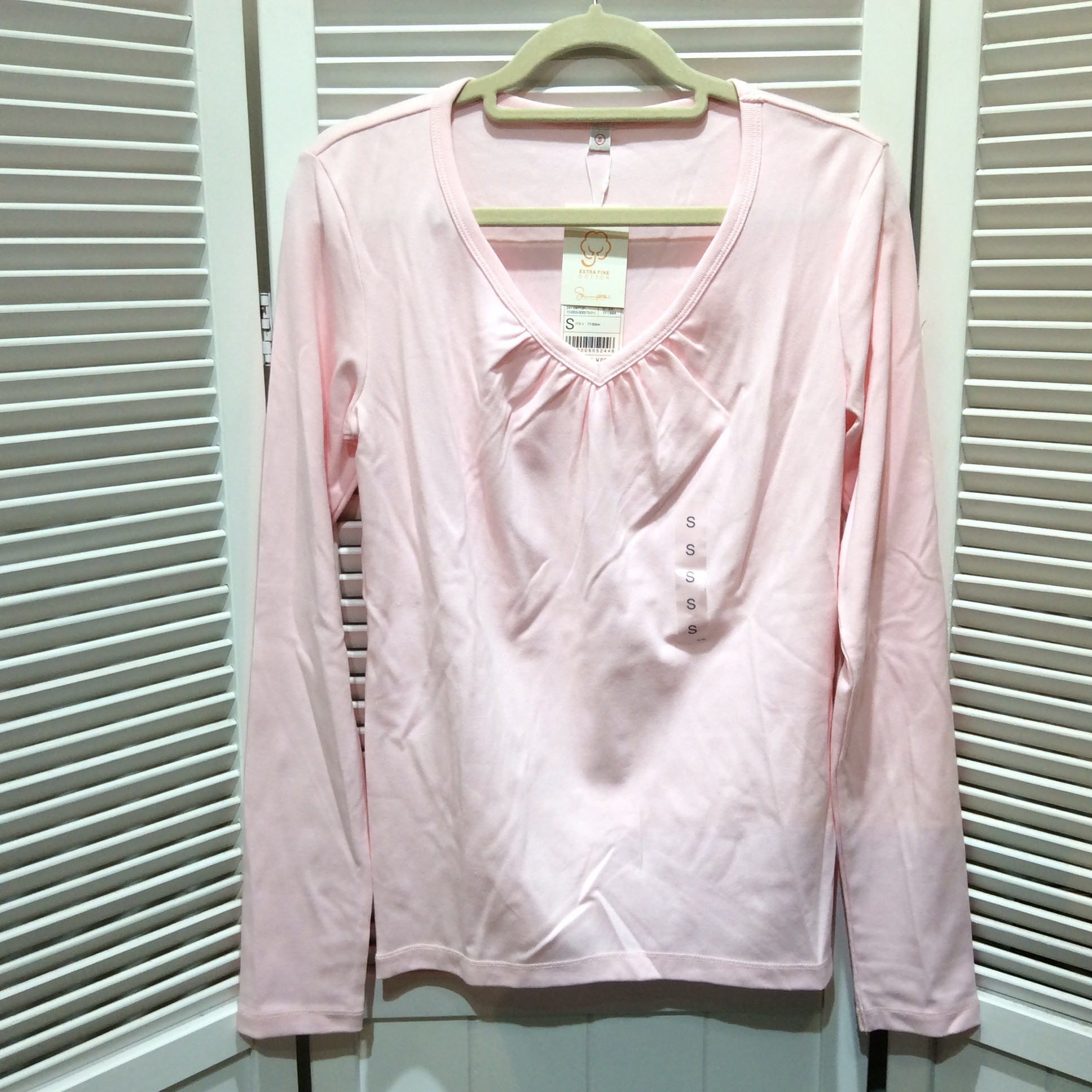 未使用 ユニクロ Vネック長袖Tシャツ Sサイズ ピンク