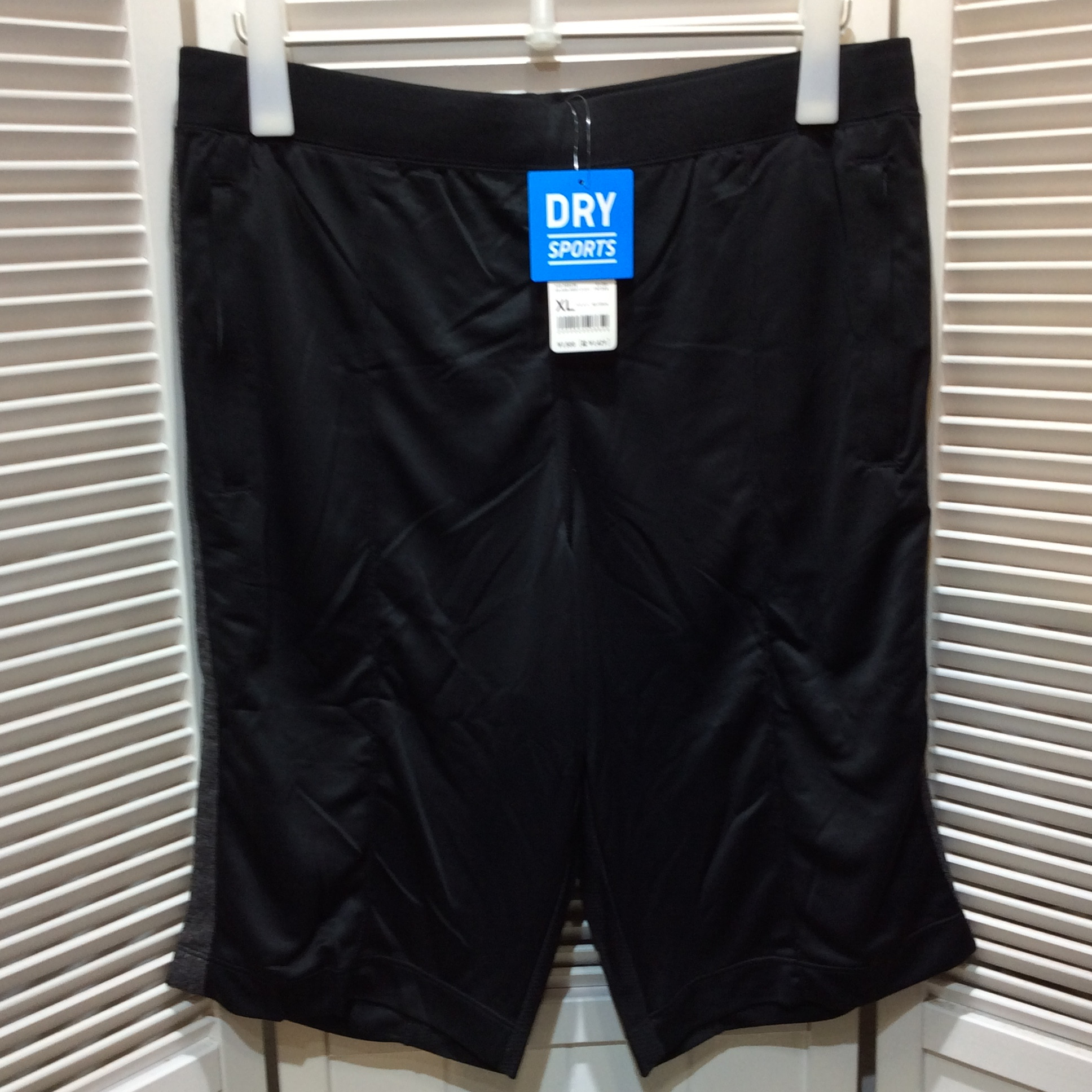 未使用☆UNIQLO ユニクロ メンズ ドライメッシュ ショートパンツ XL ブラック