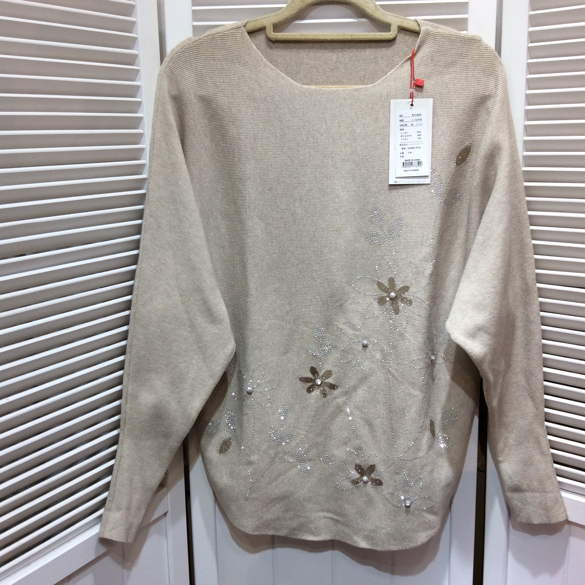 新品 ドルマンスリーブ セーター L〜LL  ベージュ／お花ラインストーン