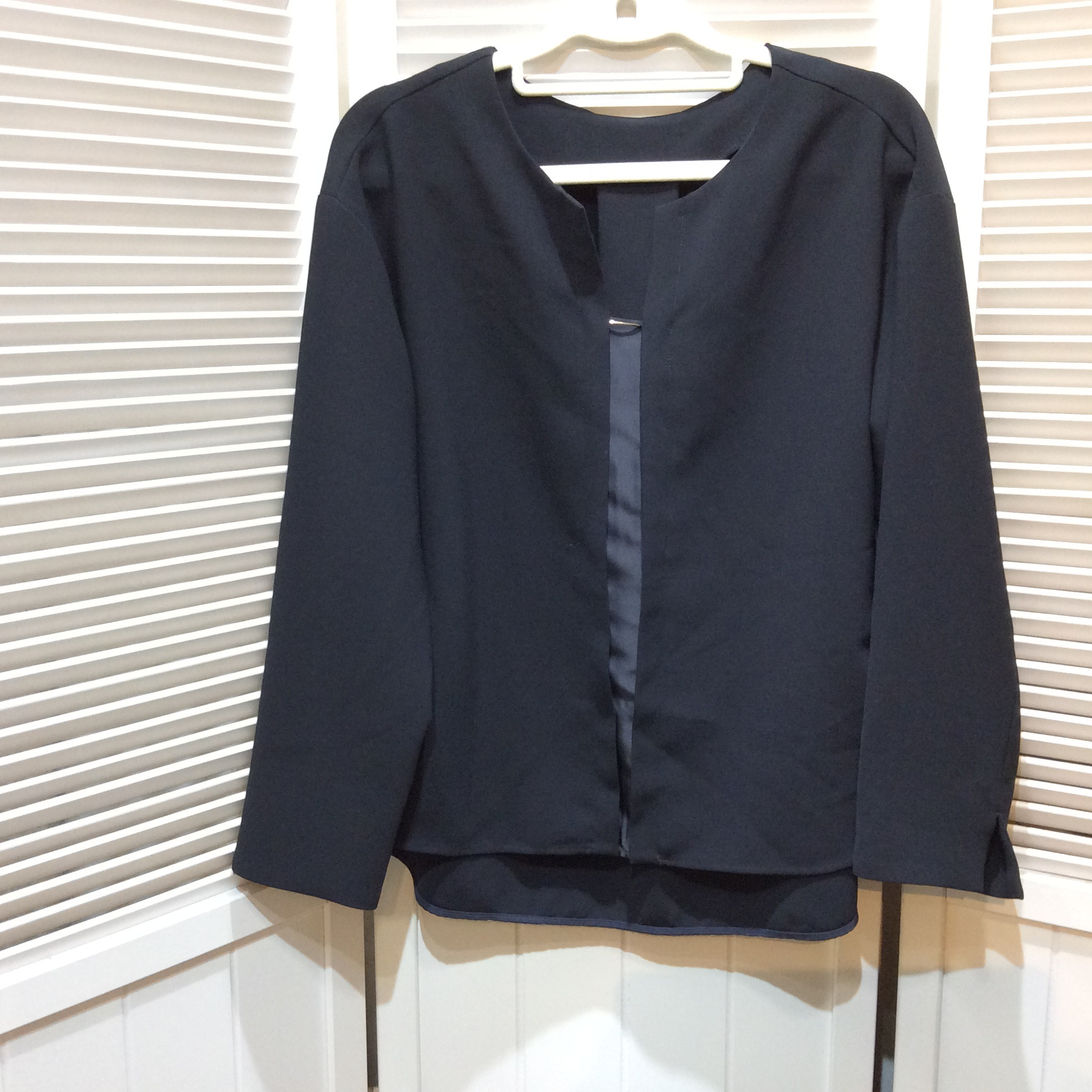 デザインカットソー  38   ネイビー 美品