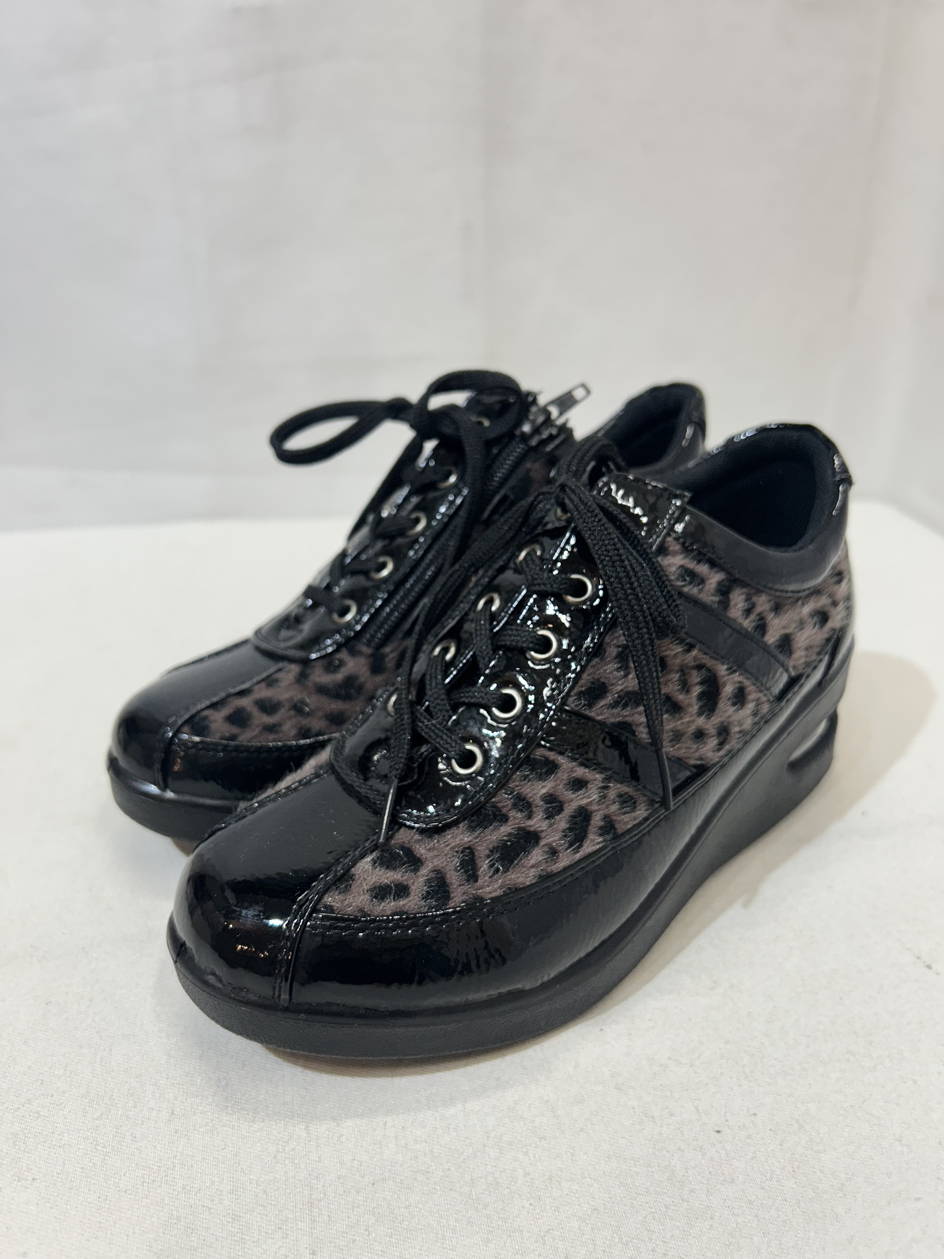 Moda Ladian フェイクファースニーカー　23.5EEE ヒョウ柄