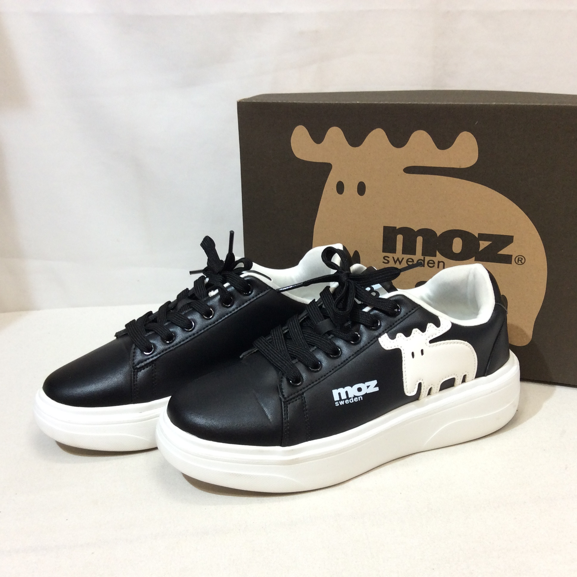 1回使用 moz 軽量スニーカー 24.0 ブラック  美品