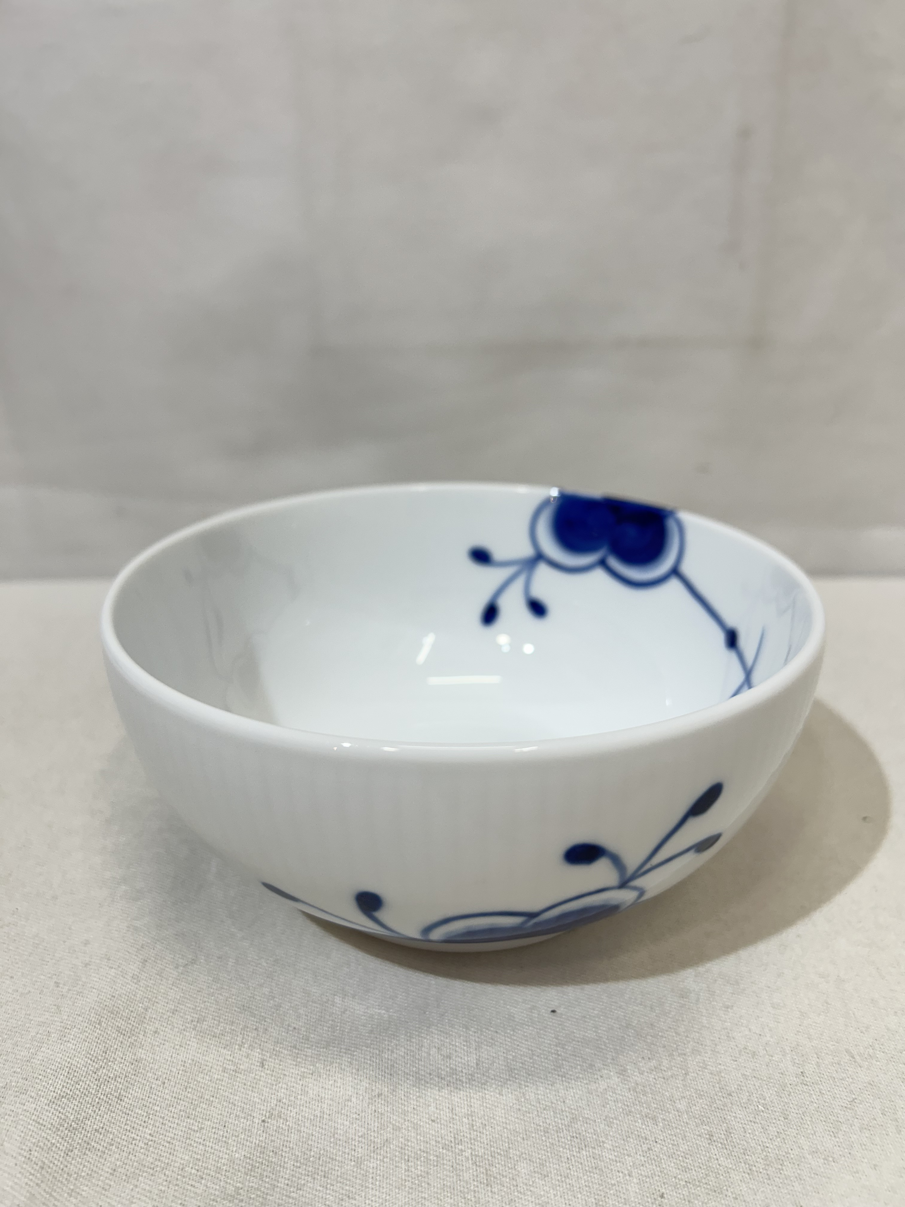 未使用☆ ブルーフルーテッド メガ ボウル 15cm