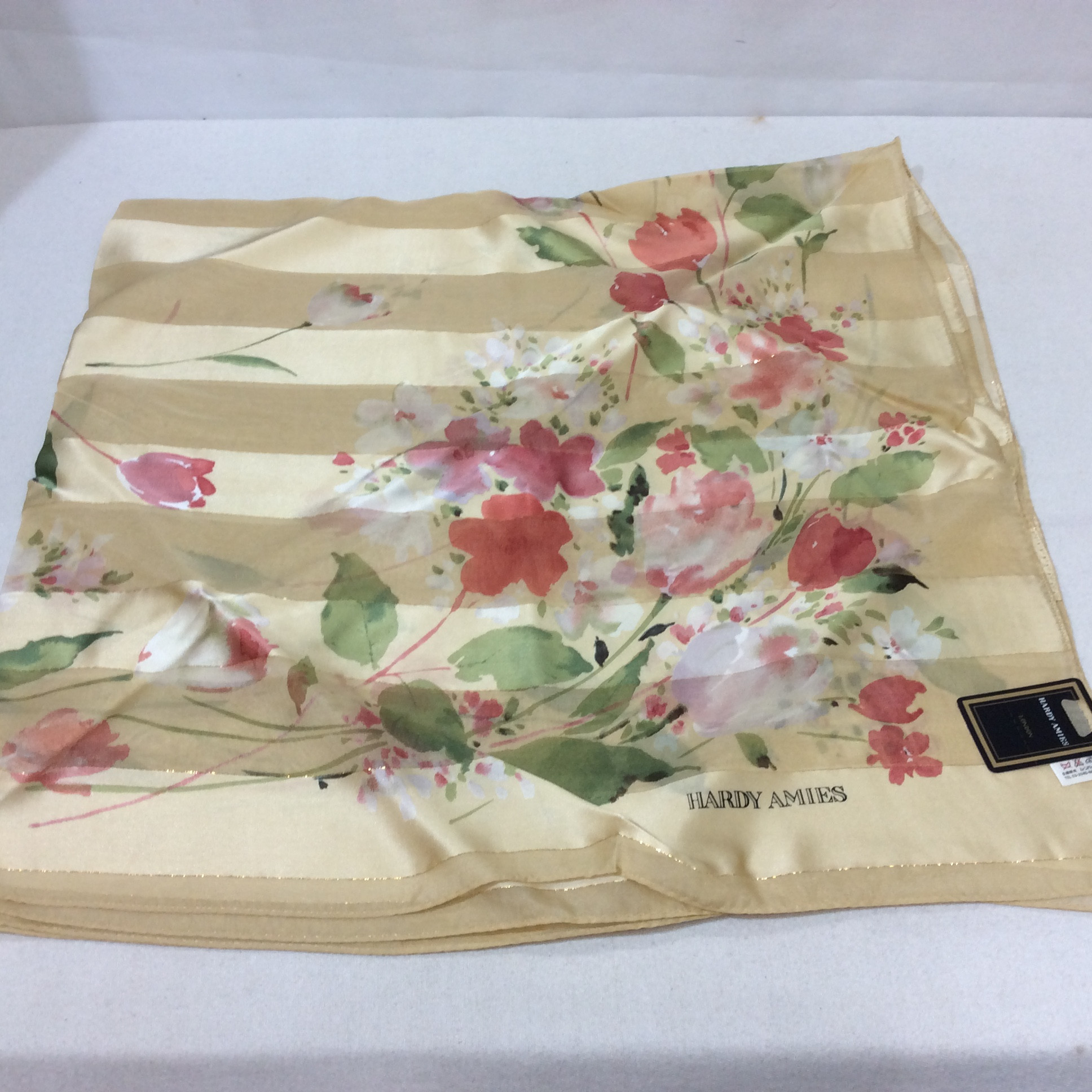 未使用☆HARDY AMIES ハーディエイミス シルクスカーフ ベージュ系 花柄
