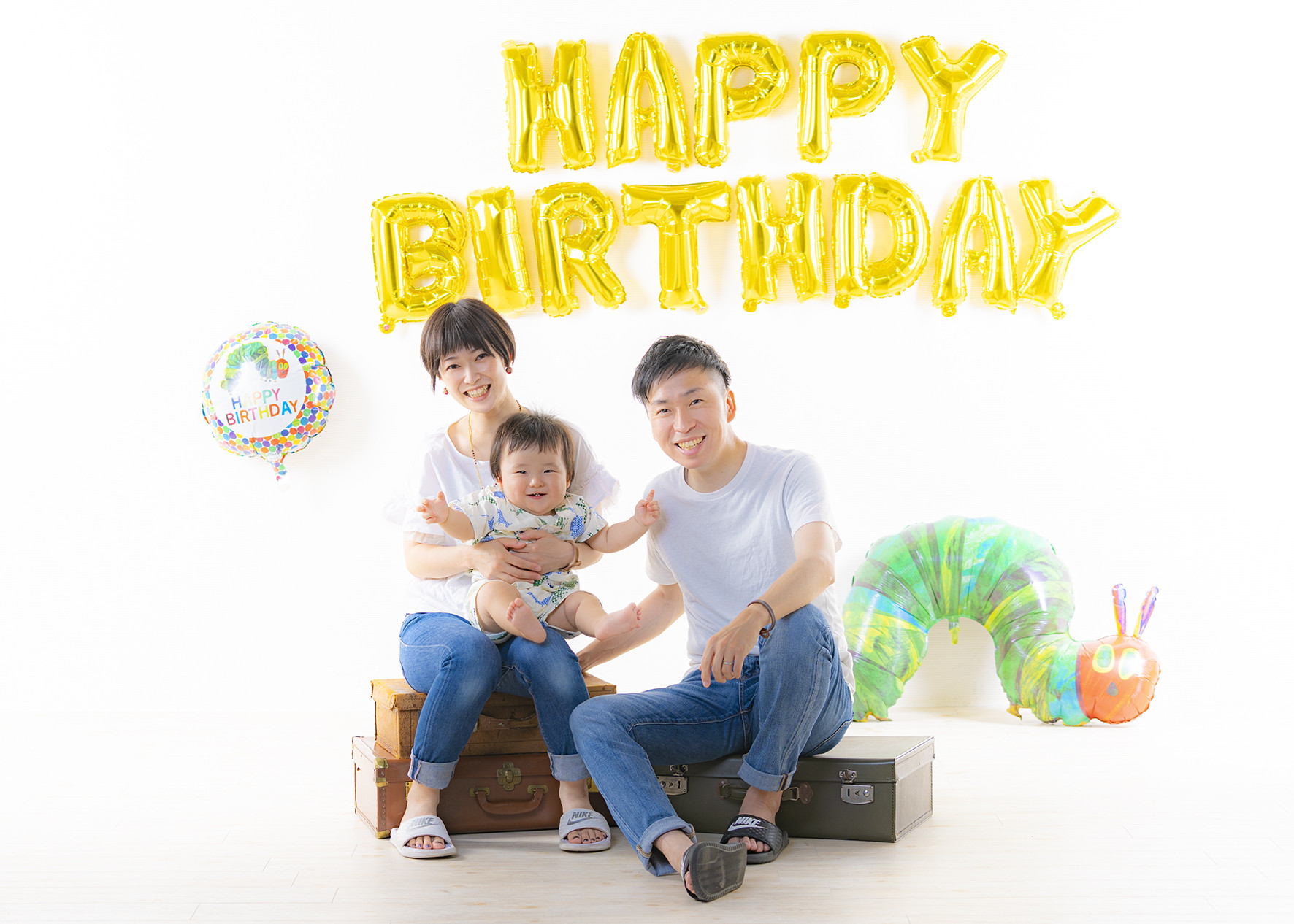 一歳のお誕生日写真（ファースト・バースデー）は、福島県会津若松市のフォトスタジオ、小林写真館にお任せください。