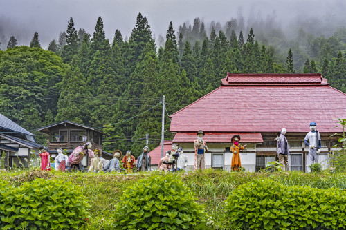 会津柳津町、芋小屋の案山子