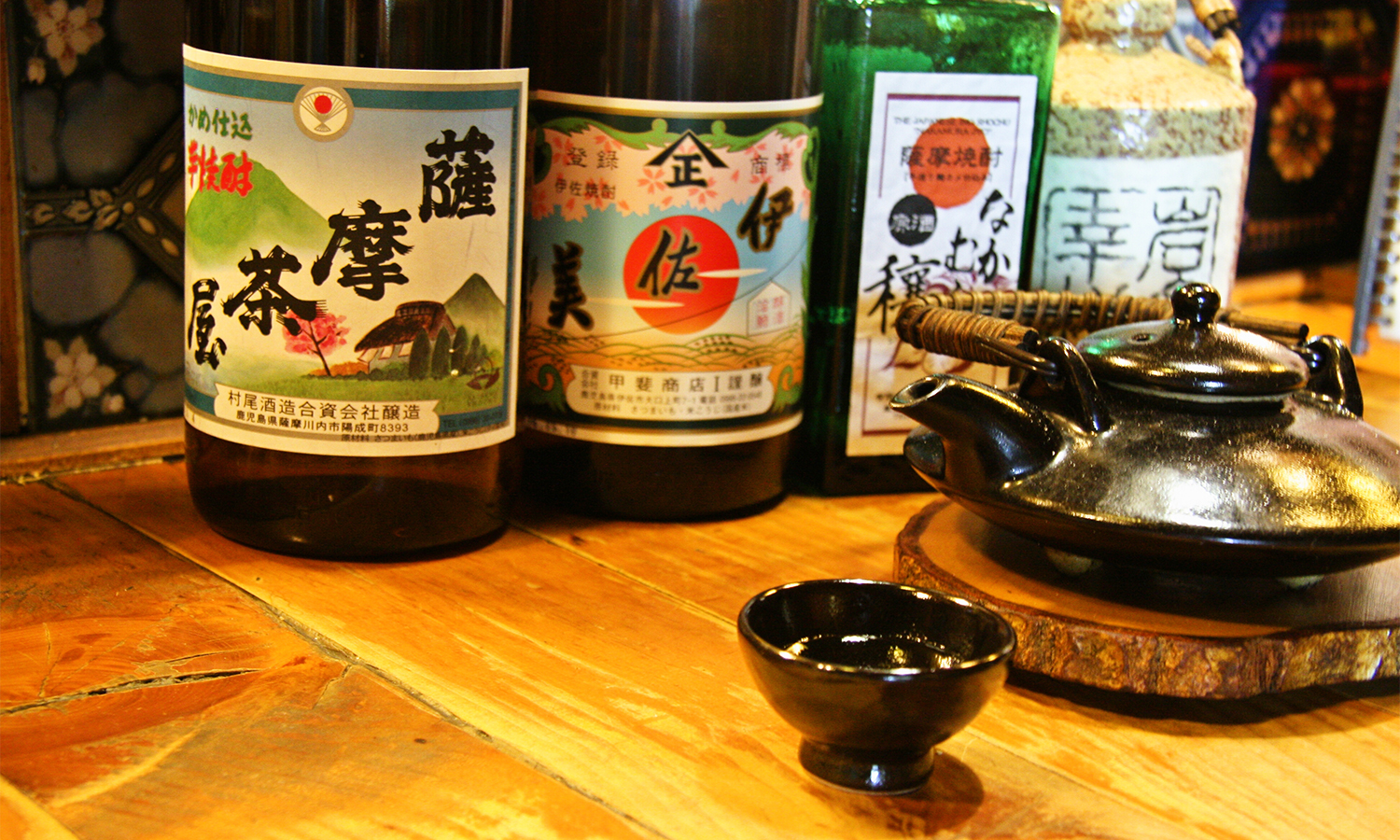About 100 kinds of distilled spirit, mainly from Kyushu!