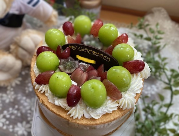 ホールデコ   4,000円～　フルーツはお任せになります