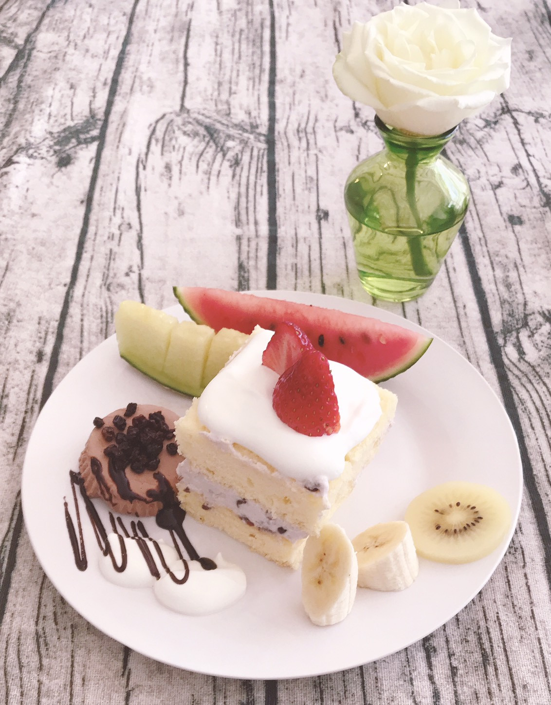 チョコババロア付きケーキプレートとカスタードパイのお花.jpg