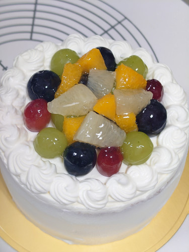 ブドウたっぷりお誕生日ケーキ♪おめでとうございます！