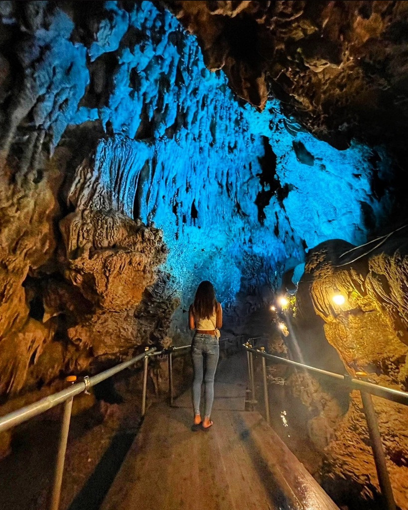 沖縄県の鍾乳洞で探検に挑戦するなら【CAVE OKINAWA】～スリルと神秘に溢れた体験をしよう～ | 神秘的な鍾乳洞の画像