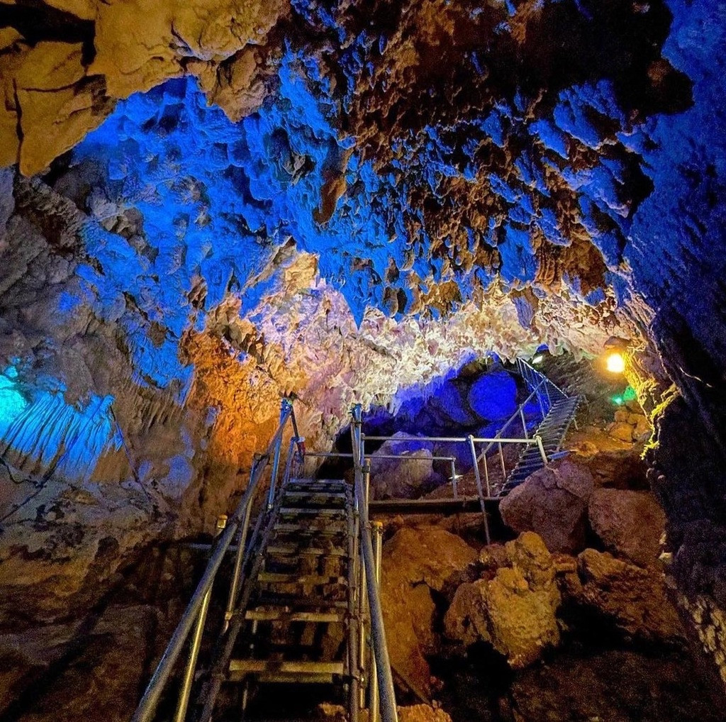 沖縄県の鍾乳洞に興味がある方は口コミで人気を集める【CAVE OKINAWA】の探検プランを | 鍾乳洞内の画像