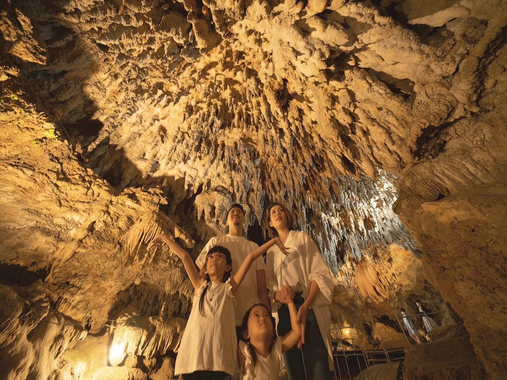 沖縄県の洞窟を気軽に楽しめるのは【CAVE OKINAWA】だけ