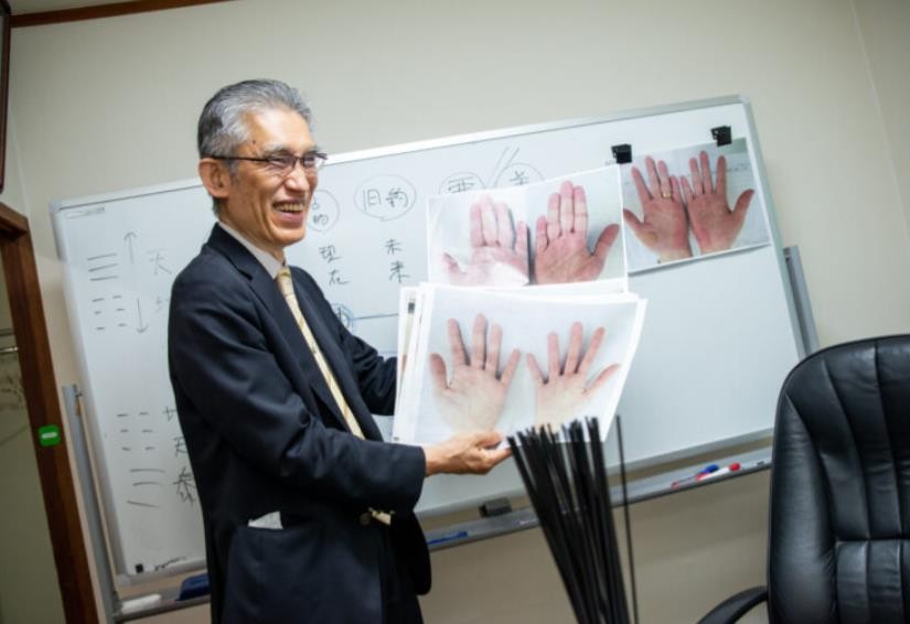 右手と左手の手相の違いは右脳と左脳の差異　開運鑑定