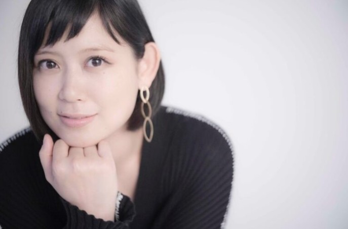 恋の迷いに三日月が重なる夜、絢香さんのLIVE帰りに運勢を占う
