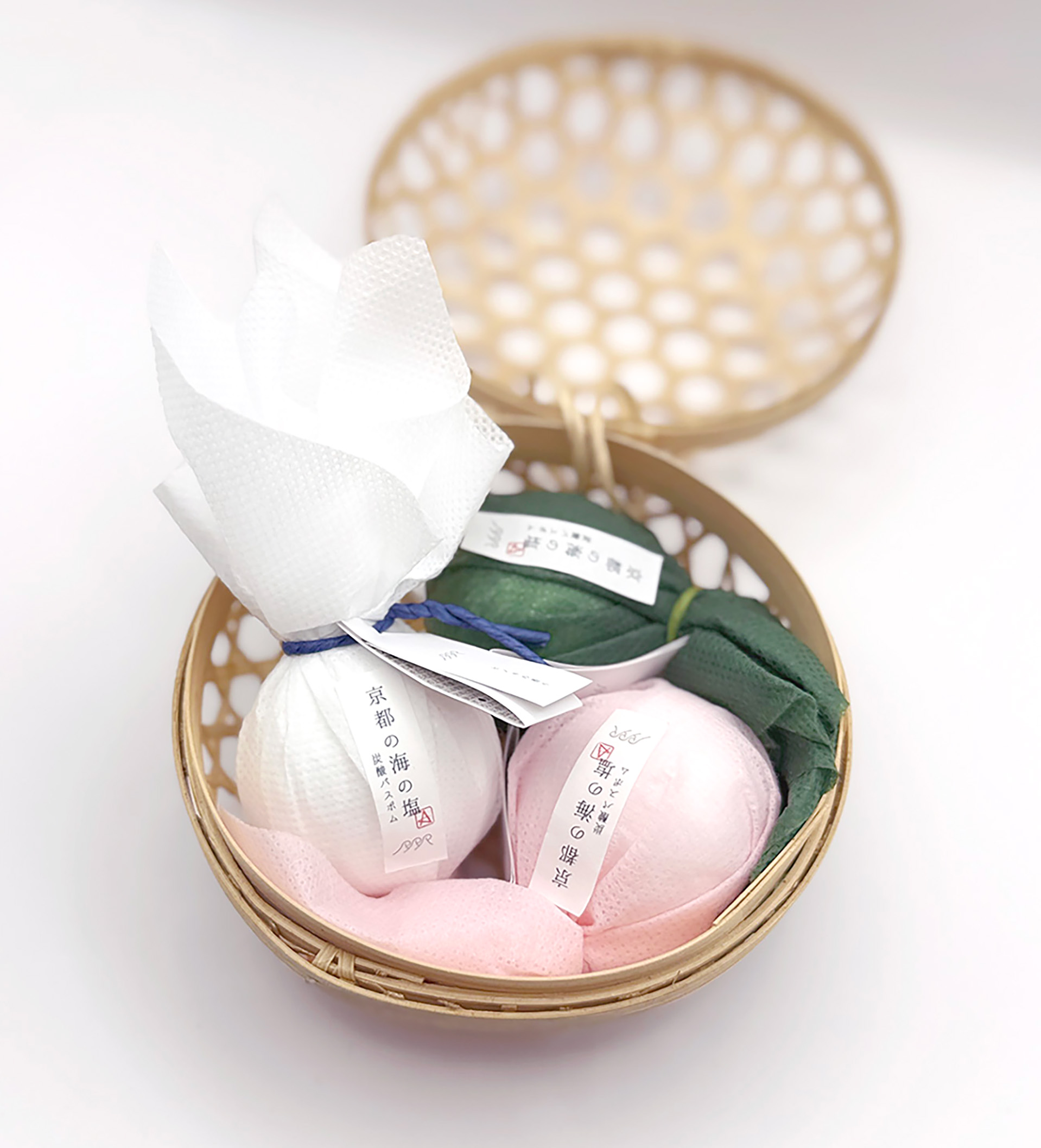 【京都の海の塩】炭酸バスボム、３種類販売中