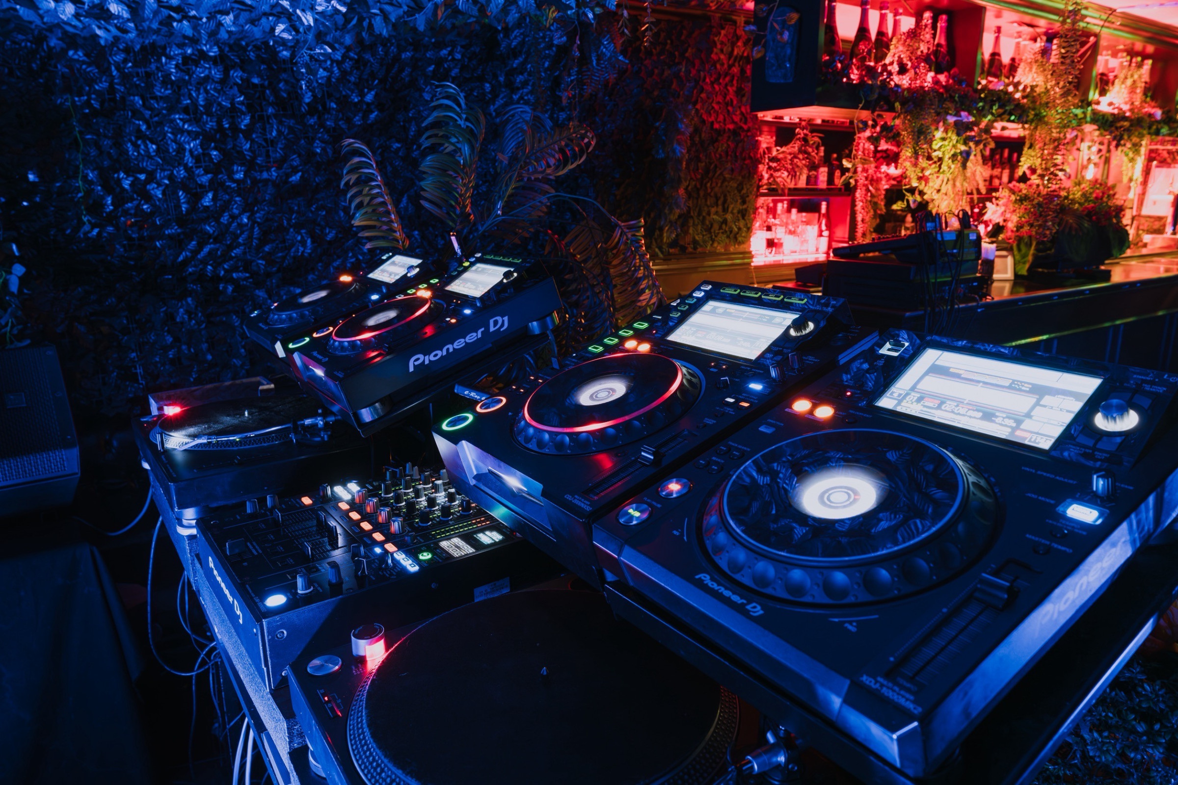 DJ BOOTH 