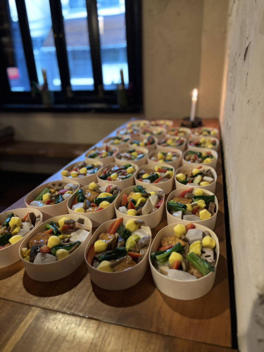 おせち料理のご予約承ります。