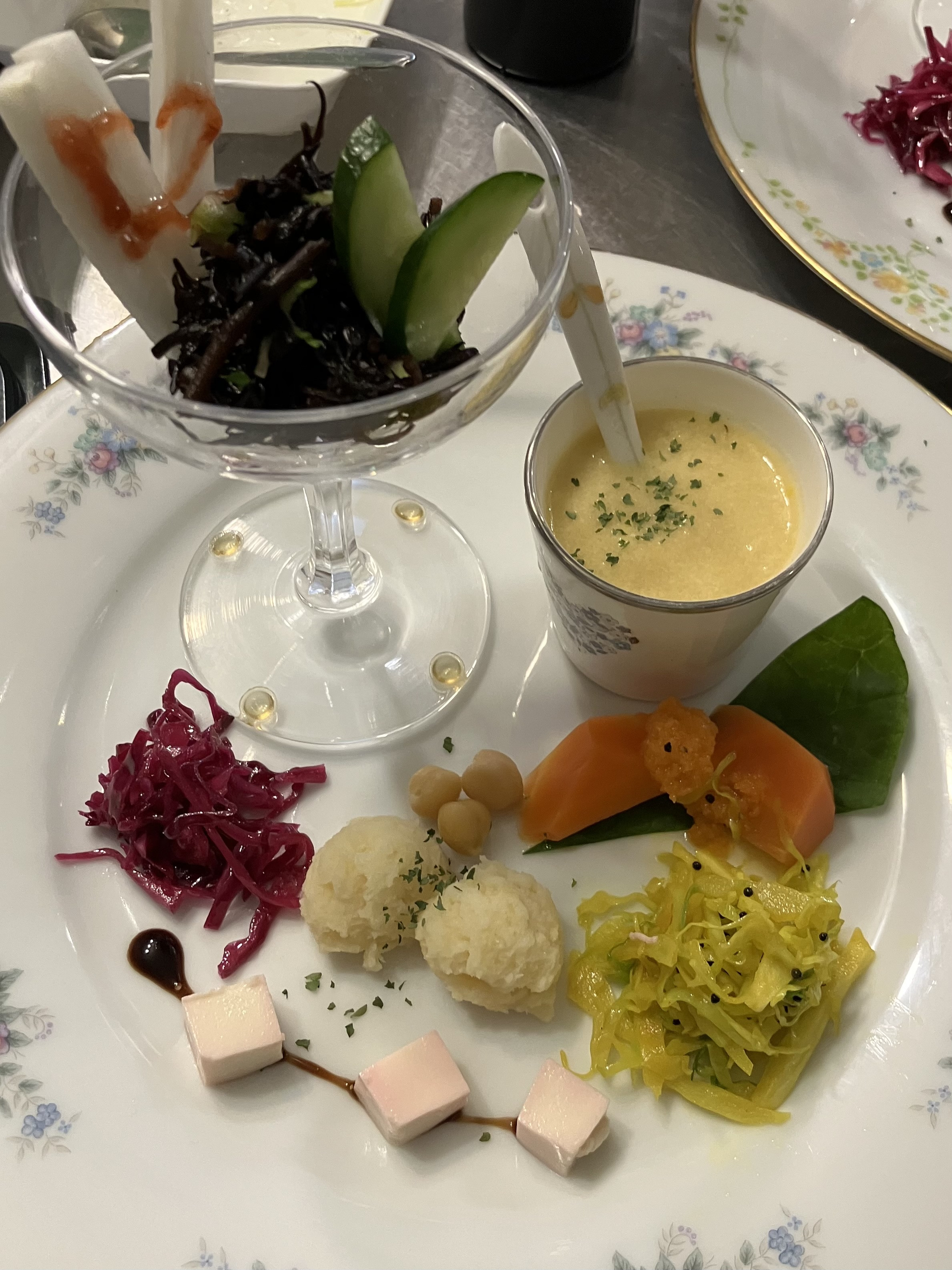 3月20日金曜日は営業いたします。ご来店お待ちしております！