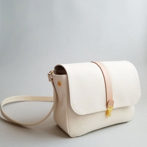 shoulder bag〈white〉