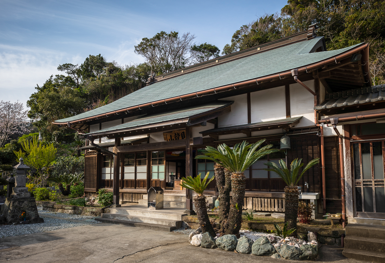 満 蔵 寺