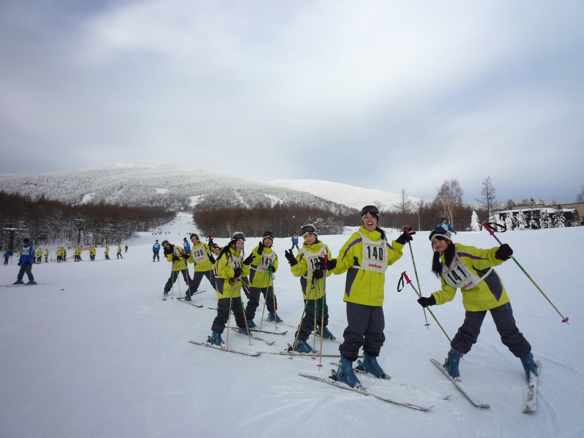 みんなとスキー！楽しい！