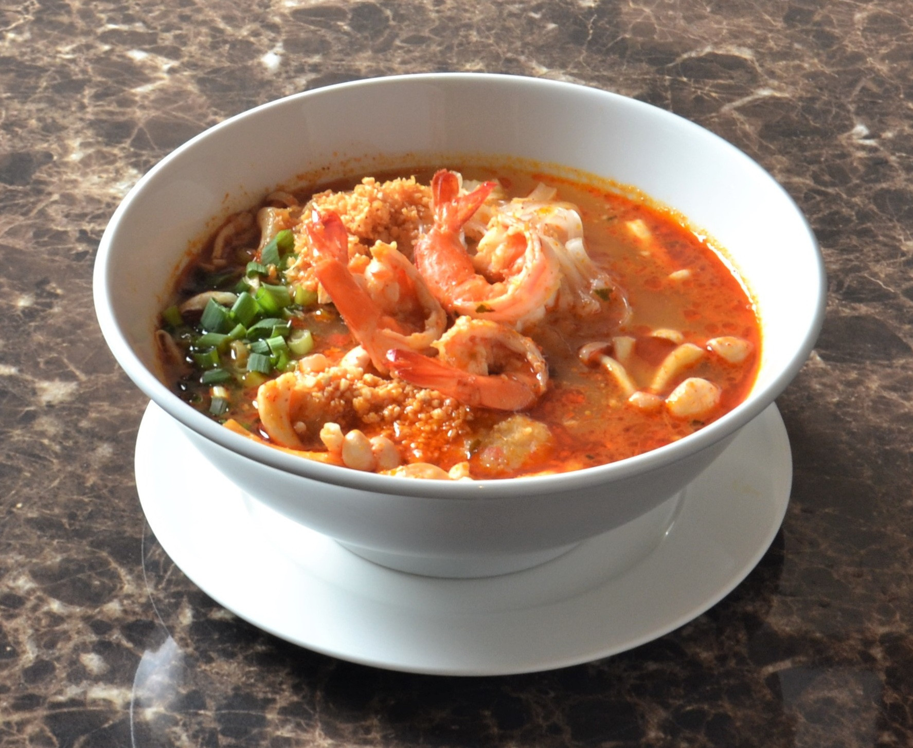 クイッティアオ トムヤムクン（米粉麺のトムヤムクンラーメン）