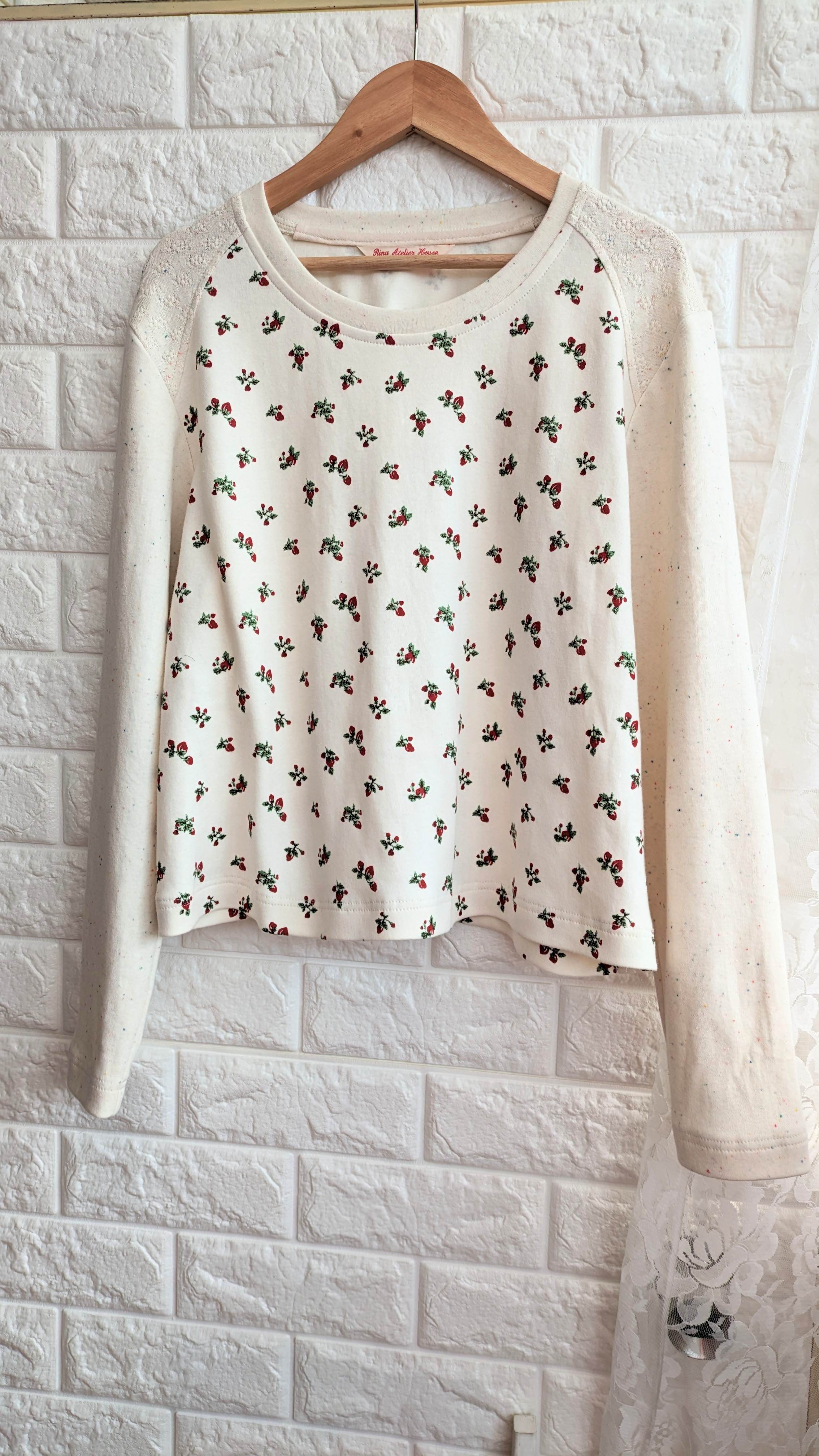 イチゴ柄のカットソー♡