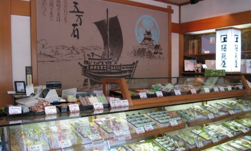 生菓子から日持ちのするものまで様々な商品を取り揃えております