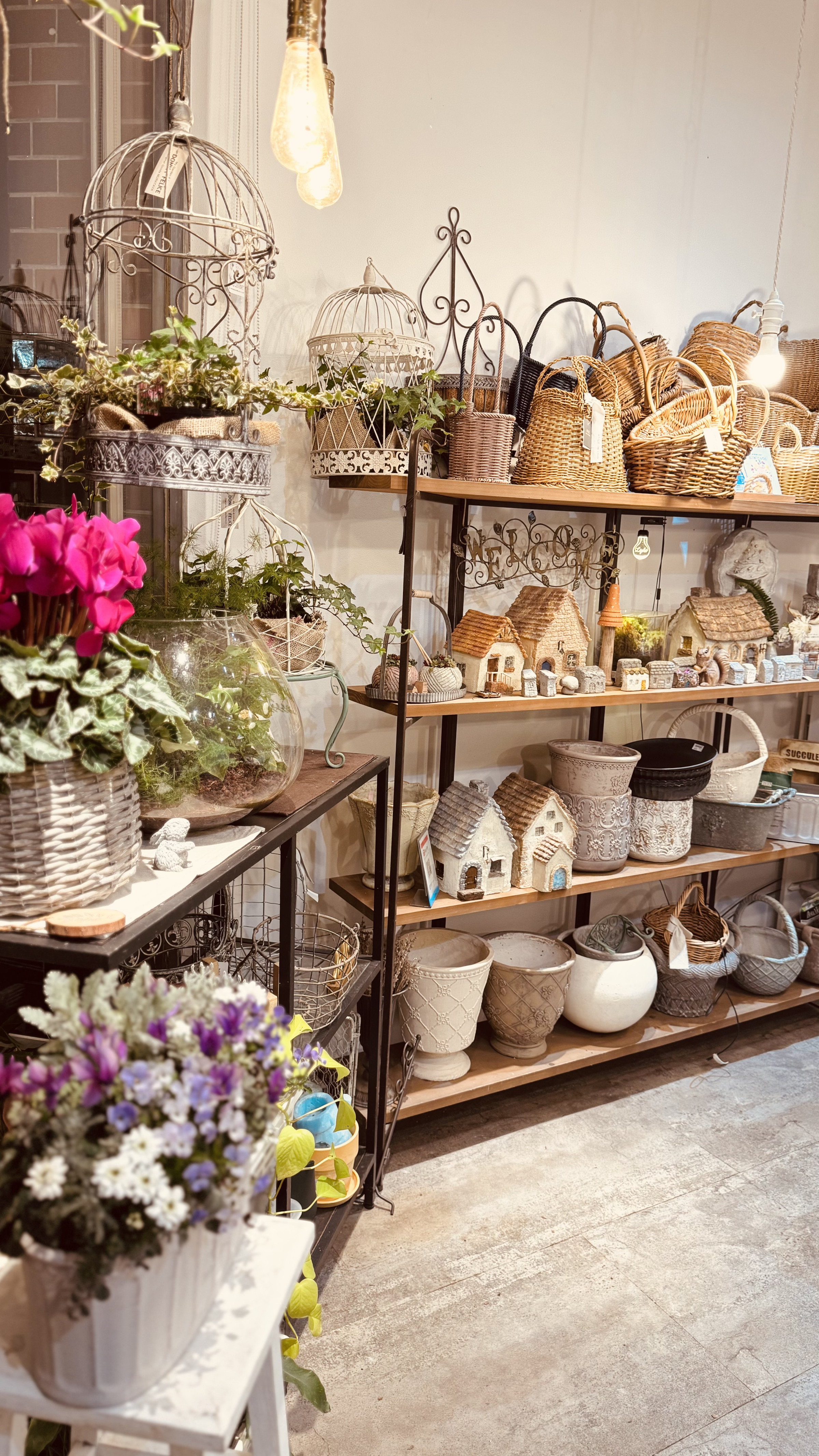 お花とモルタルが入り混じった教室(*´з`)