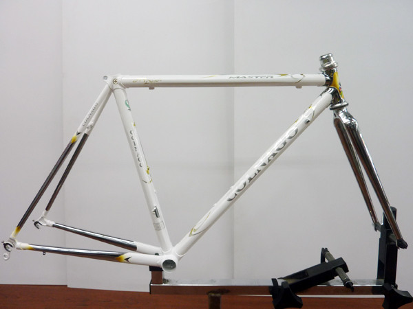 COLNAGO アルテ　アルミフレーム ホワイト／ゴールド COLNAGO：往年の名車 MASTER に人気カラーのホワイトが復活