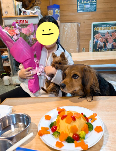 お姉さんの誕生日と抱っこしてるベアちゃんの誕生日です。おめでとうございます。隣はミシェル君です(*´˘`*)♥