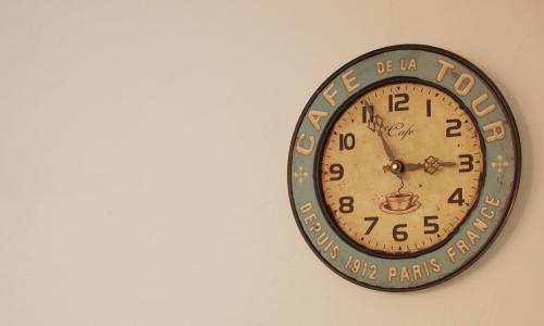 The clock which the illustration of the mug cup was in