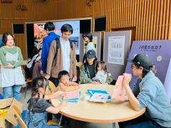 教育大学の学生さんが手作り絵本の読み聞かせ