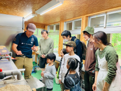 非公開のザリガニ飼育、繁殖施設を見学