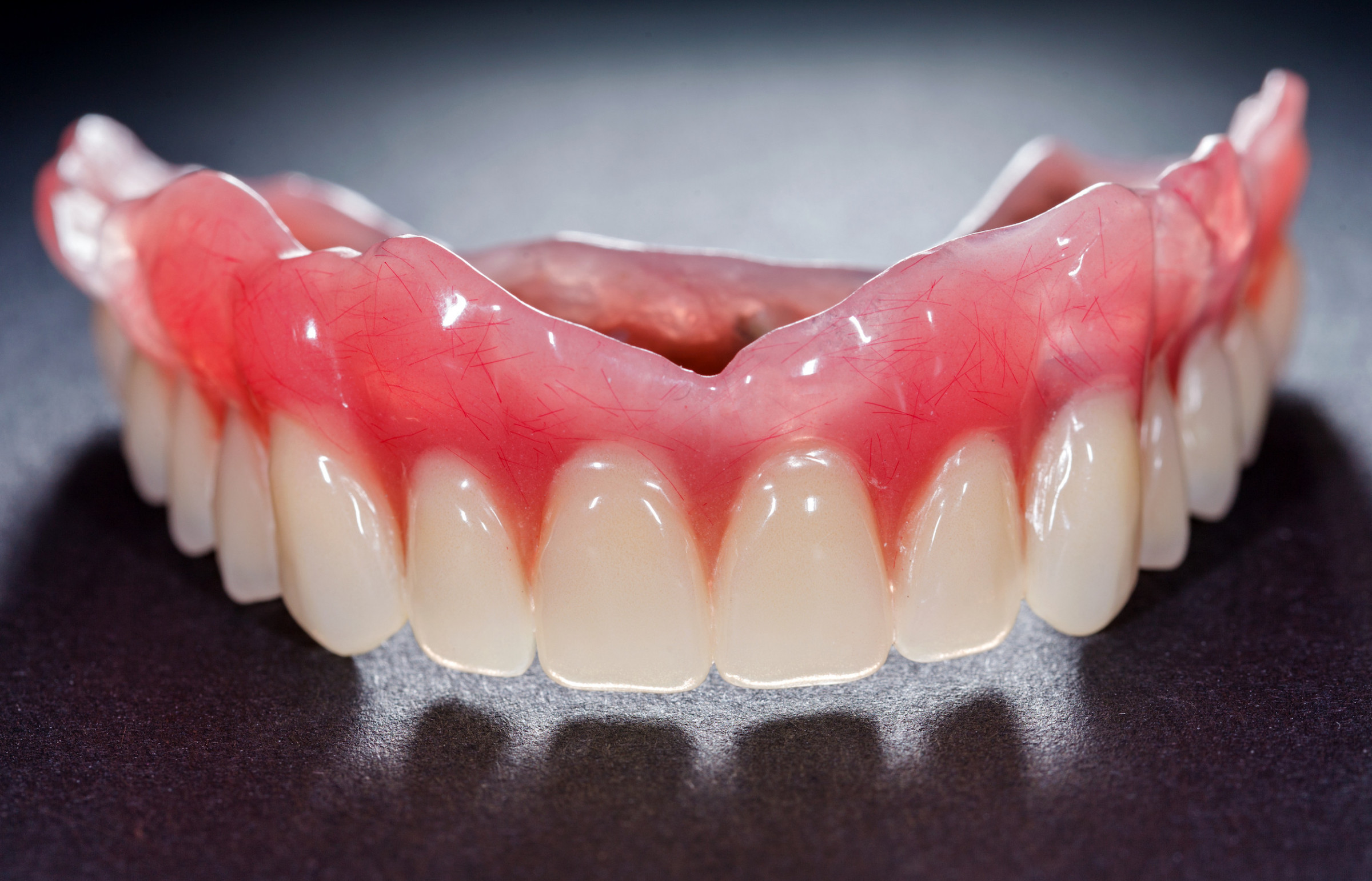 入れ歯治療：入れ歯が合わない　痛む　外れやすいなどのお悩みがあればご相談ください。