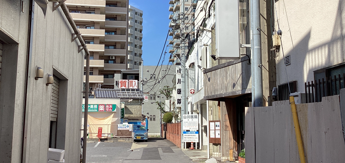 銀座通り交差点を渡りこちらの路地へ入ります