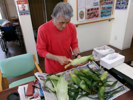 令和6年　7月　「北海道からトウモロコシが届きました🌽！」