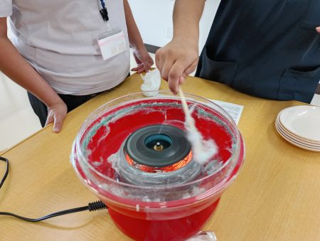 令和７年　7月　「綿あめ作り(*^▽^*)！」