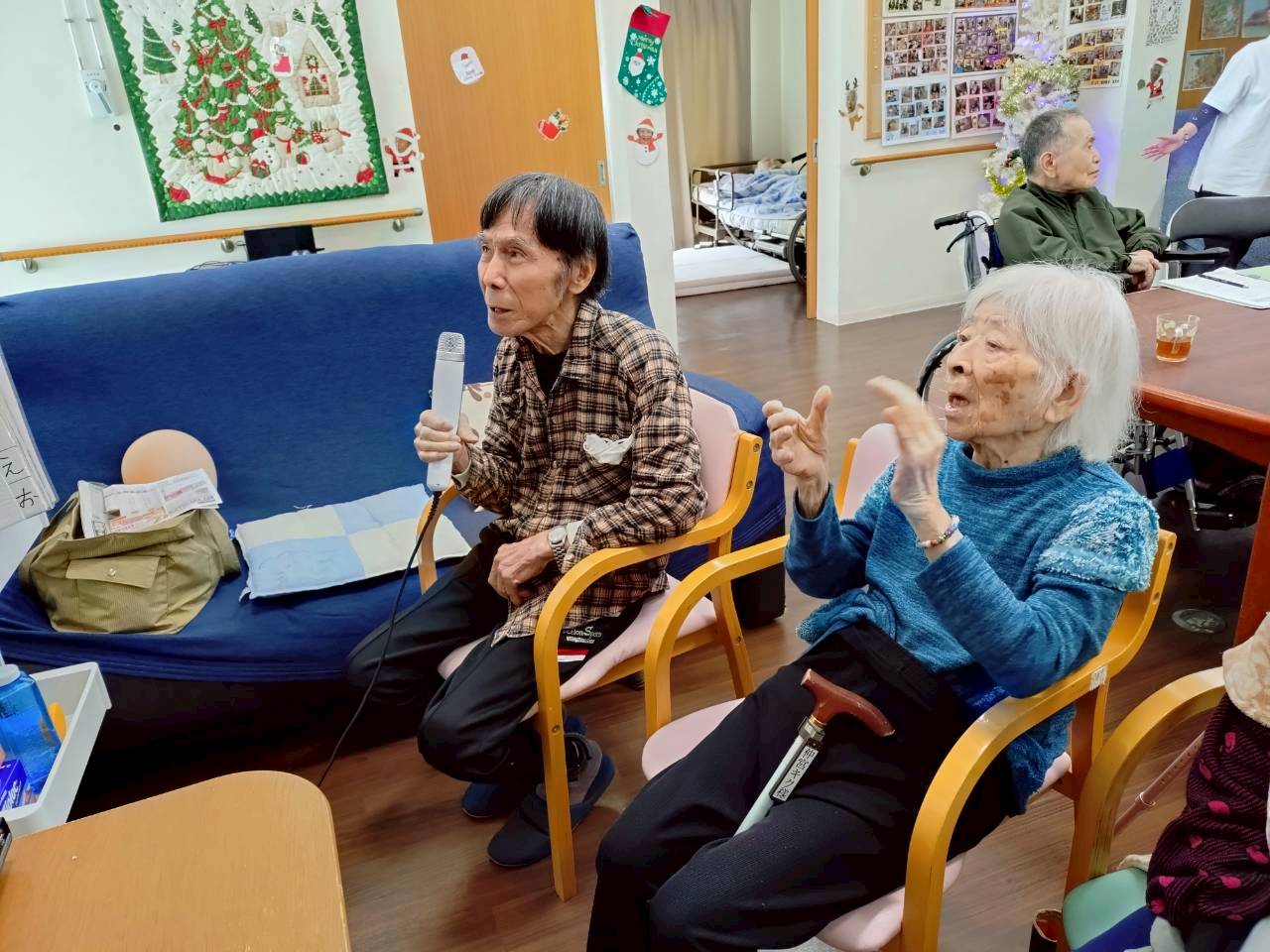 日常の様子　カラオケ大会　上勢頭