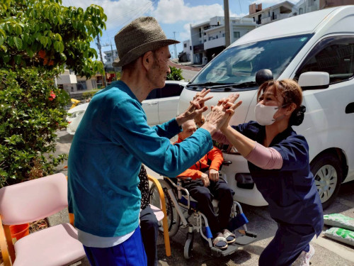 R8.3.26　上勢頭　日常　花壇をつくろう