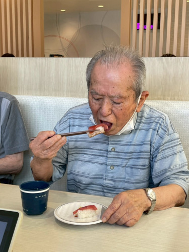 8LINE_ALBUM_はま寿司にて父の日会🍣_260702_8.jpg