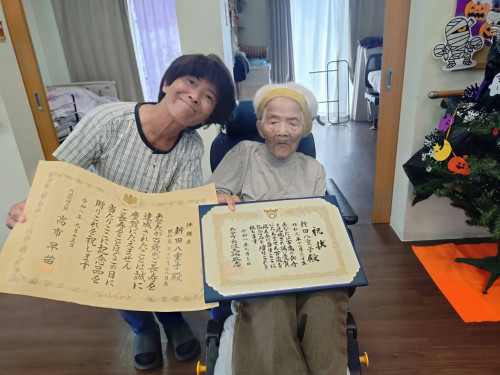 新田さん100歳2.jpg